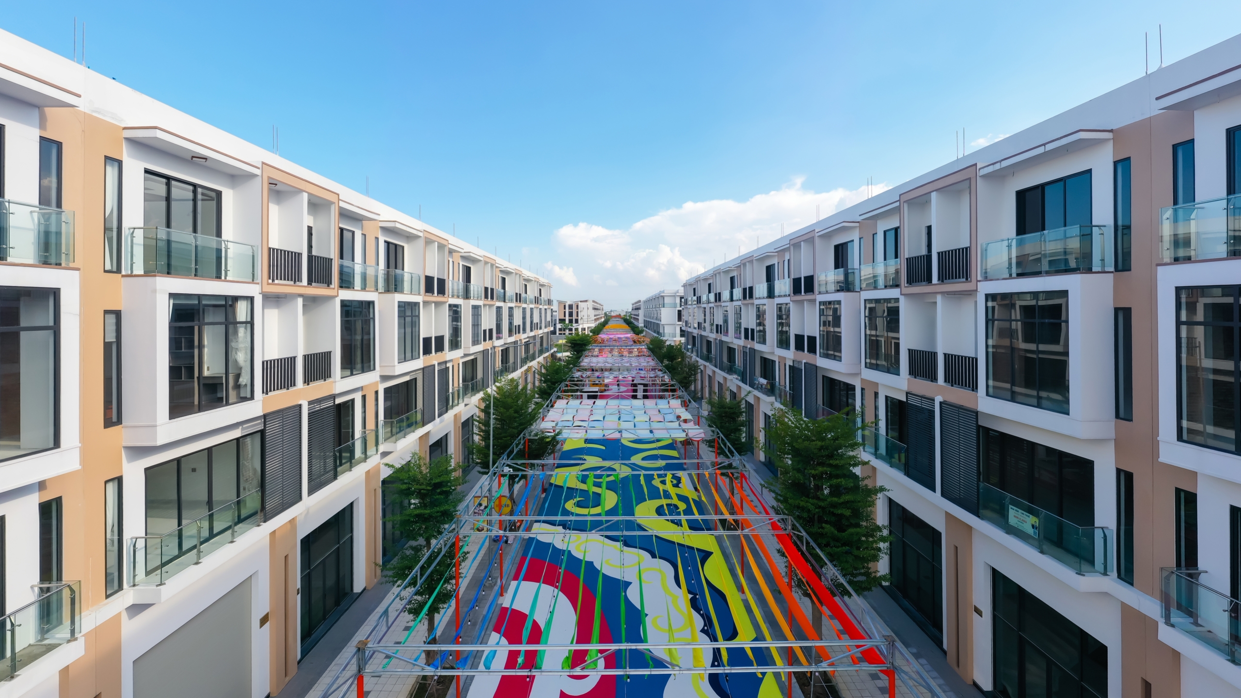 Tt City Millennia Dai Do Thi Xac Lap Cu Dup Ky Luc Viet Nam Day An Tuong 1 Tuyến phố đi bộ Millennia Journey - Hành trình thiên niên kỷ xác lập kỷ lục là Tuyến phố đi bộ trong khuôn viên Khu đô thị có các trạm dừng trải nghiệm đa dạng chủ đề nhất, lấy cảm hứng từ hải trình khám phá phương Đông của Marco Polo.